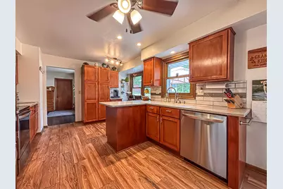 18260 W Willow Rd, New Berlin, WI 53146 - Photo 17
