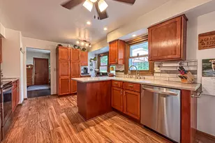 18260 W Willow Rd, New Berlin, WI 53146 - Photo 17