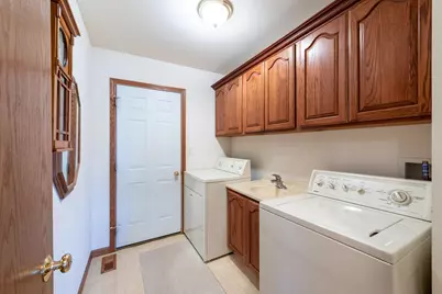 168  White Oak Ct, Racine, WI 53182 - Photo 9