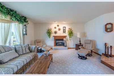 168  White Oak Ct, Racine, WI 53182 - Photo 5