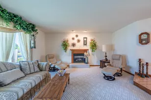 168 White Oak Ct, Racine, WI 53182 - Photo 5