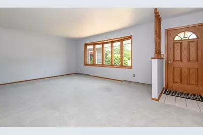 1330  Christopher Ct, Oconomowoc, WI 53066 - Photo 7