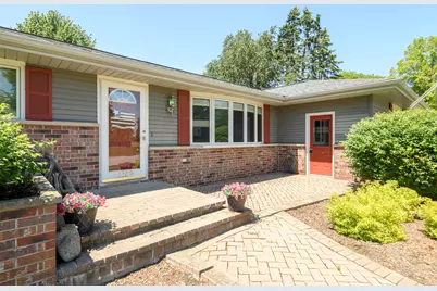 1330  Christopher Ct, Oconomowoc, WI 53066 - Photo 5