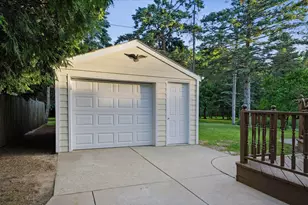 N56W5543 Sunnyside Ln, Cedarburg, WI 53012 - Photo 51