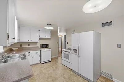 N56W5543  Sunnyside Ln, Cedarburg, WI 53012 - Photo 13