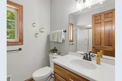 10101 N Hunt Club Ct, Mequon, WI 53097 - Photo 29
