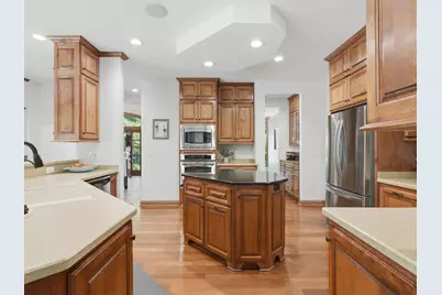 10101 N Hunt Club Ct, Mequon, WI 53097 - Photo 15