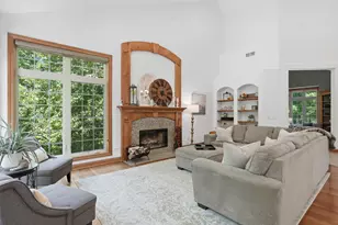 10101 N Hunt Club Ct, Mequon, WI 53097 - Photo 9