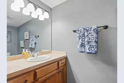 10101 N Hunt Club Ct, Mequon, WI 53097 - Photo 31