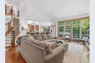 10101 N Hunt Club Ct, Mequon, WI 53097 - Photo 11