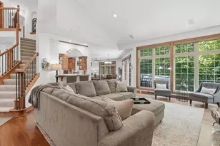 10101 N Hunt Club Ct, Mequon, WI 53097 - Photo 11
