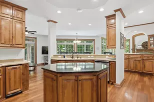 10101 N Hunt Club Ct, Mequon, WI 53097 - Photo 17