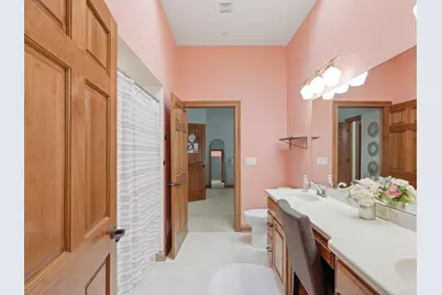 10101 N Hunt Club Ct, Mequon, WI 53097 - Photo 47
