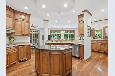 10101 N Hunt Club Ct, Mequon, WI 53097 - Photo 13