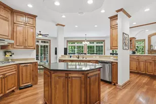 10101 N Hunt Club Ct, Mequon, WI 53097 - Photo 13