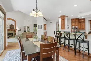 10101 N Hunt Club Ct, Mequon, WI 53097 - Photo 23