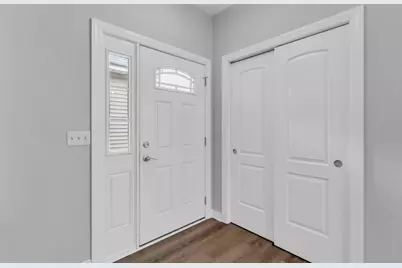 928  Langdon Ct #928, Racine, WI 53406 - Photo 5