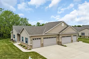 928 Langdon Ct, Racine, WI 53406 - Photo 1