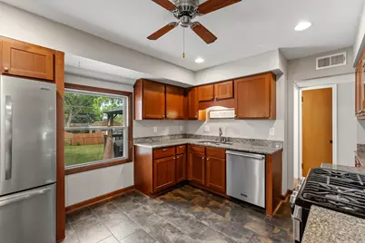 10924 W Marion St, Wauwatosa, WI 53222 - Photo 13