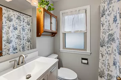 10924 W Marion St, Wauwatosa, WI 53222 - Photo 11