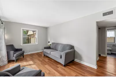10924 W Marion St, Wauwatosa, WI 53222 - Photo 5
