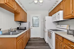 1618 E College Ave, Appleton, WI 54915 - Photo 9