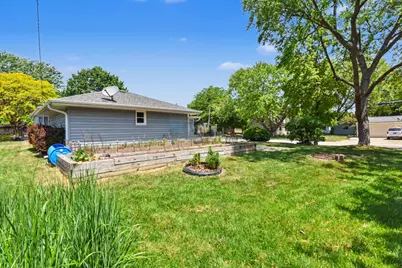 803 W Washington Ave, Waukesha, WI 53188 - Photo 23