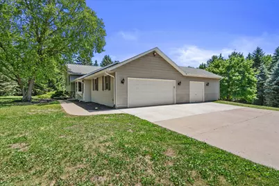 620  Prairie View Dr, North Prairie, WI 53153 - Photo 3