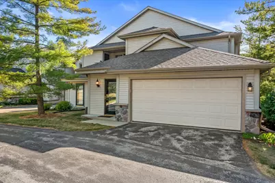 2264  Circle Rdg #D, Delafield, WI 53018 - Photo 1