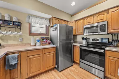 2264  Circle Rdg #D, Delafield, WI 53018 - Photo 5