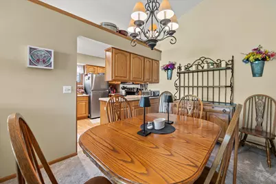 2264  Circle Rdg #D, Delafield, WI 53018 - Photo 3