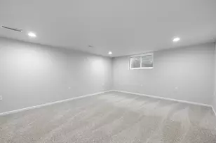513 Bender Rd, West Bend, WI 53090 - Photo 27