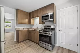 513 Bender Rd, West Bend, WI 53090 - Photo 17