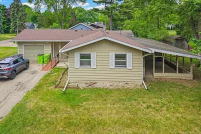 325  Summer St, Delavan, WI 53115 - Photo 5
