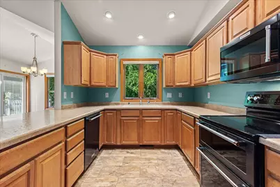 1320  West Heights Ct, West Bend, WI 53095 - Photo 9
