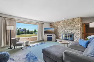 W130N6219 River Dr, Menomonee Falls, WI 53051 - Photo 5
