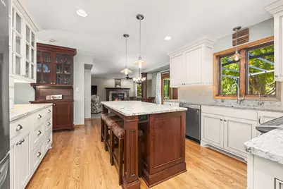 W245N6061  Maris Dr, Sussex, WI 53089 - Photo 5