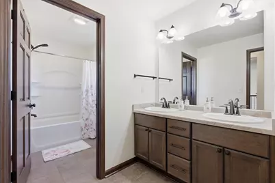1152 W Sunrise Pass, Oak Creek, WI 53154 - Photo 29
