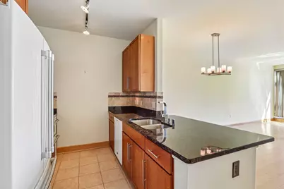 1550 E Royall Pl #Unit 911, Milwaukee, WI 53202 - Photo 13