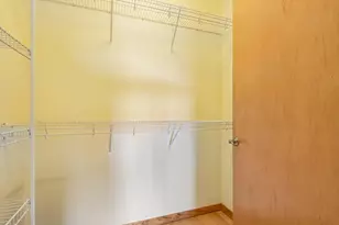 1550 E Royall Pl, Milwaukee, WI 53202 - Photo 21