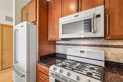 1550 E Royall Pl #Unit 911, Milwaukee, WI 53202 - Photo 15