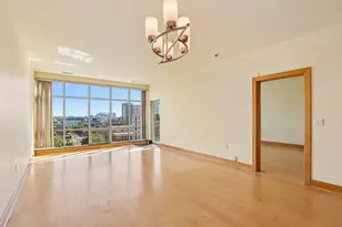 1550 E Royall Pl, Milwaukee, WI 53202 - Photo 3