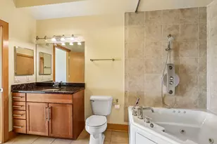 1550 E Royall Pl, Milwaukee, WI 53202 - Photo 23