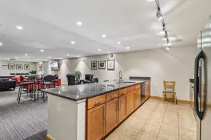 1550 E Royall Pl, Milwaukee, WI 53202 - Photo 27