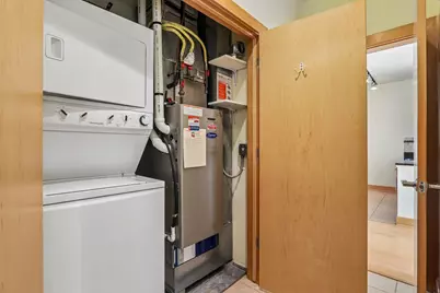 1550 E Royall Pl #Unit 911, Milwaukee, WI 53202 - Photo 25