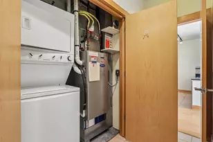 1550 E Royall Pl, Milwaukee, WI 53202 - Photo 25