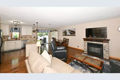 1021  Eton Ct, Hartland, WI 53029 - Photo 11