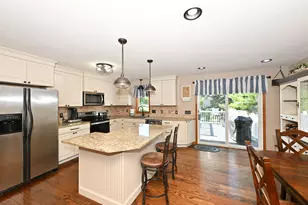 1021 Eton Ct, Hartland, WI 53029 - Photo 7