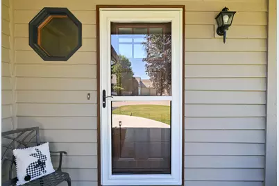 1021  Eton Ct, Hartland, WI 53029 - Photo 3
