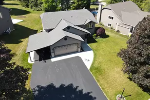 1021 Eton Ct, Hartland, WI 53029 - Photo 39